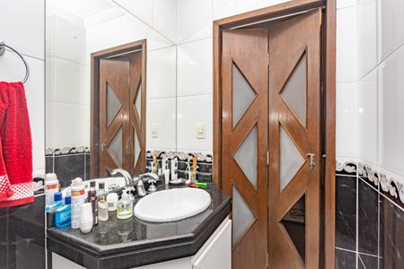 Casa à venda com 200m², 3 quartos e 2 vagasBanheiro da Suíte 1