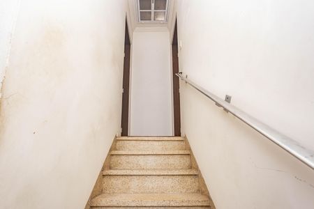 Casa à venda com 200m², 3 quartos e 2 vagasEscada