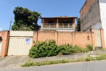 Casa à venda com 360m², 3 quartos e 4 vagasFachada