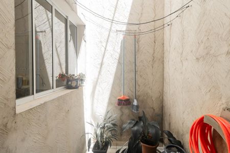 Casa de condomínio à venda com 60m², 2 quartos e 1 vagaÁrea de Serviço