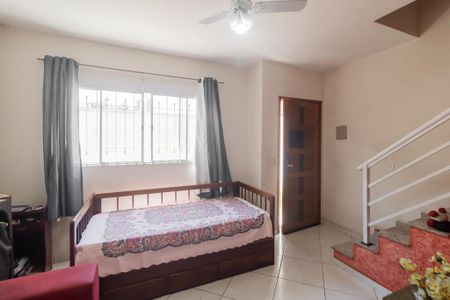 Casa de condomínio à venda com 60m², 2 quartos e 1 vagaSala