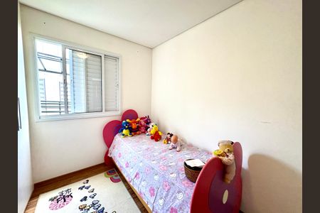 Apartamento à venda com 119m², 4 quartos e 2 vagasQuarto 2
