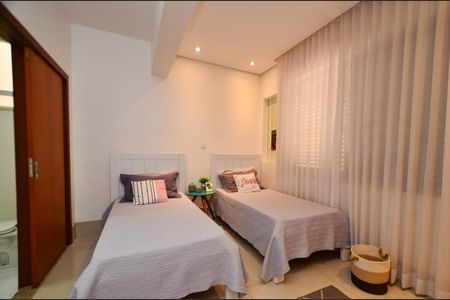 Casa à venda com 360m², 5 quartos e 4 vagas Casa à venda com 360m², 5 quartos e 4 vagasSuite1