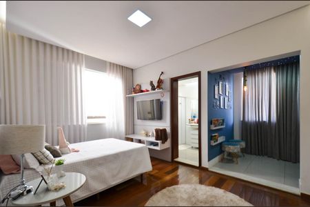 Casa à venda com 360m², 5 quartos e 4 vagas Casa à venda com 360m², 5 quartos e 4 vagasSuite4