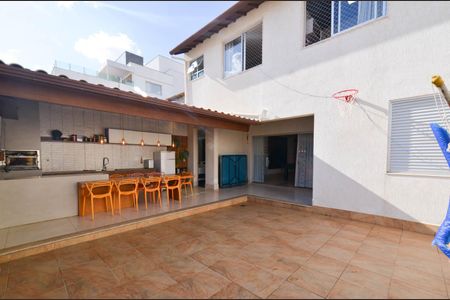 Casa à venda com 360m², 5 quartos e 4 vagas Casa à venda com 360m², 5 quartos e 4 vagasÁrea Gourmet