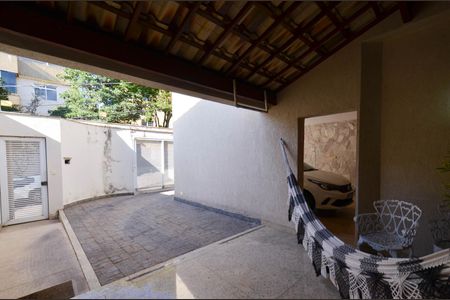 Casa à venda com 360m², 5 quartos e 4 vagas Casa à venda com 360m², 5 quartos e 4 vagasGaragem