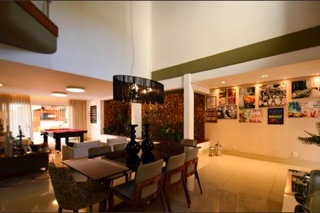 Casa à venda com 360m², 5 quartos e 4 vagas Casa à venda com 360m², 5 quartos e 4 vagasSala ambientes