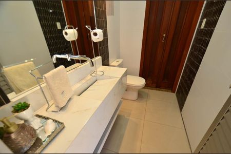 Casa à venda com 360m², 5 quartos e 4 vagas Casa à venda com 360m², 5 quartos e 4 vagasBanheiro suite2