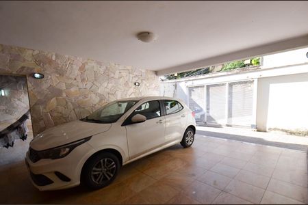 Casa à venda com 360m², 5 quartos e 4 vagas Casa à venda com 360m², 5 quartos e 4 vagasGaragem