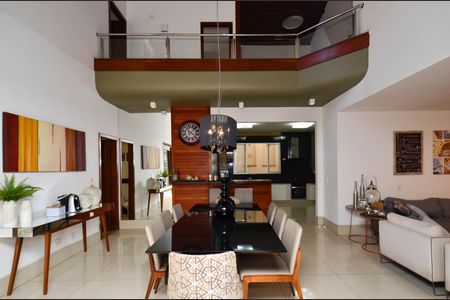 Casa à venda com 360m², 5 quartos e 4 vagas Casa à venda com 360m², 5 quartos e 4 vagasSala ambientes