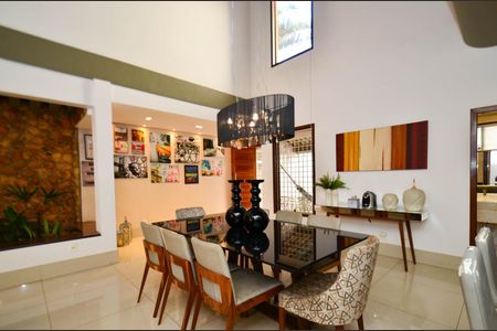 Casa à venda com 360m², 5 quartos e 4 vagas Casa à venda com 360m², 5 quartos e 4 vagasSala ambientes