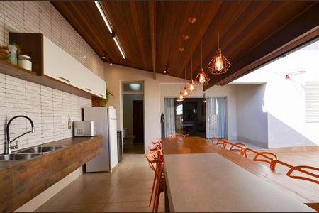 Casa à venda com 360m², 5 quartos e 4 vagas Casa à venda com 360m², 5 quartos e 4 vagasÁrea Gourmet