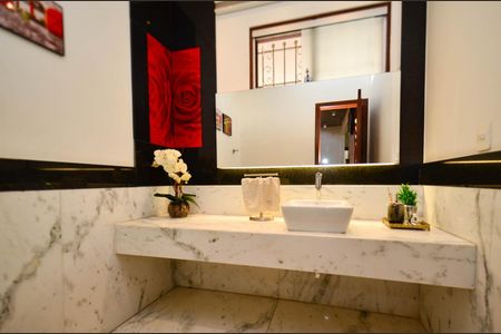 Casa à venda com 360m², 5 quartos e 4 vagas Casa à venda com 360m², 5 quartos e 4 vagasLavabo