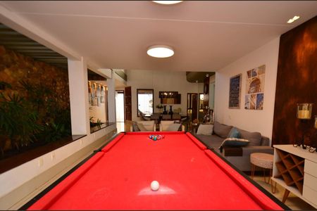 Casa à venda com 360m², 5 quartos e 4 vagas Casa à venda com 360m², 5 quartos e 4 vagasSala ambientes