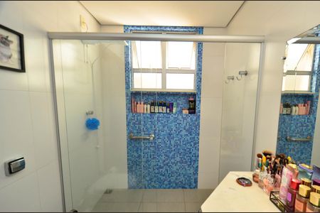 Casa à venda com 360m², 5 quartos e 4 vagas Casa à venda com 360m², 5 quartos e 4 vagasBanheiro suite4