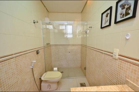 Casa à venda com 360m², 5 quartos e 4 vagas Casa à venda com 360m², 5 quartos e 4 vagasBanheiro suite3