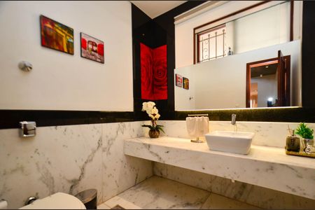 Casa à venda com 360m², 5 quartos e 4 vagas Casa à venda com 360m², 5 quartos e 4 vagasLavabo