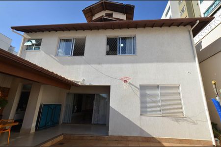 Casa à venda com 360m², 5 quartos e 4 vagas Casa à venda com 360m², 5 quartos e 4 vagasÁrea Gourmet