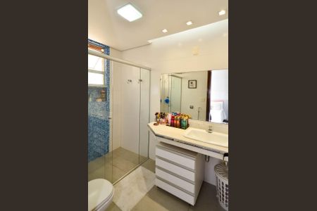 Casa à venda com 360m², 5 quartos e 4 vagas Casa à venda com 360m², 5 quartos e 4 vagasBanheiro suite4