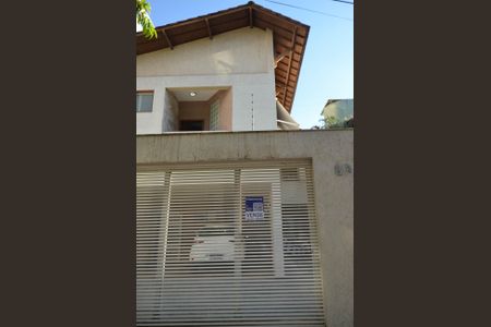 Casa à venda com 360m², 5 quartos e 4 vagas Casa à venda com 360m², 5 quartos e 4 vagasPlaquinha instalada