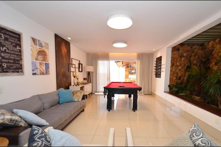 Casa à venda com 360m², 5 quartos e 4 vagas Casa à venda com 360m², 5 quartos e 4 vagasSala ambientes