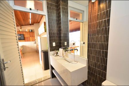 Casa à venda com 360m², 5 quartos e 4 vagas Casa à venda com 360m², 5 quartos e 4 vagasBanheiro suite2