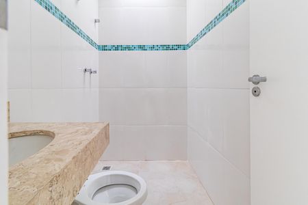 Casa à venda com 168m², 3 quartos e 6 vagasBanheiro social