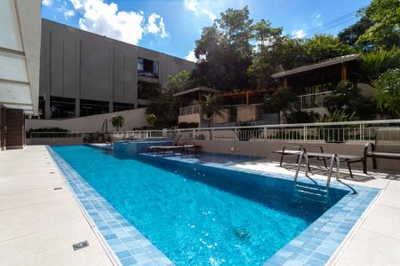 Apartamento à venda com 90m², 1 quarto e 2 vagas Apartamento à venda com 90m², 1 quarto e 2 vagasÁrea comum - Piscina