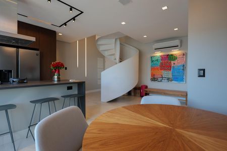 Apartamento à venda com 90m², 1 quarto e 2 vagas Apartamento à venda com 90m², 1 quarto e 2 vagasSala