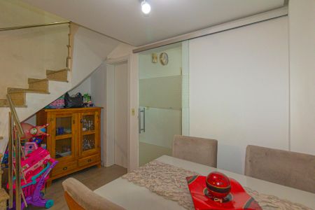 Casa de condomínio à venda com 70m², 2 quartos e 2 vagasSala