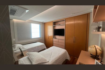 Apartamento à venda com 261m², 4 quartos e 4 vagasQuarto