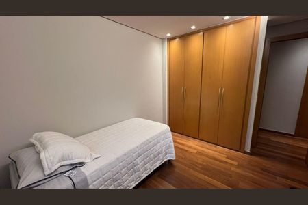 Apartamento à venda com 261m², 4 quartos e 4 vagasQuarto