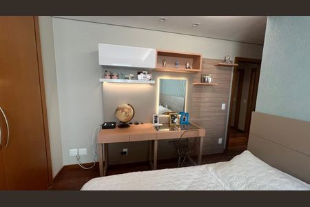 Apartamento à venda com 261m², 4 quartos e 4 vagasQuarto