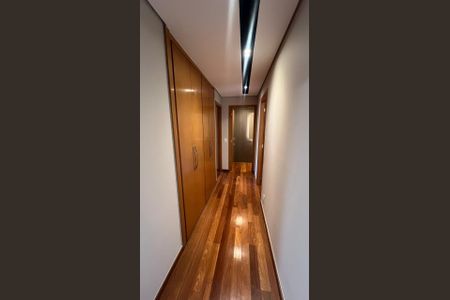 Apartamento à venda com 261m², 4 quartos e 4 vagasCorredor