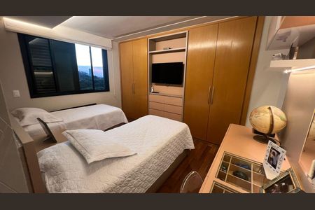 Apartamento à venda com 261m², 4 quartos e 4 vagasQuarto