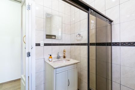 Casa à venda com 190m², 2 quartos e 2 vagasBanheiro Social