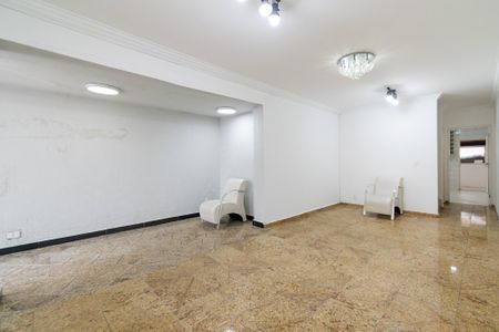 Casa à venda com 190m², 2 quartos e 2 vagasSala