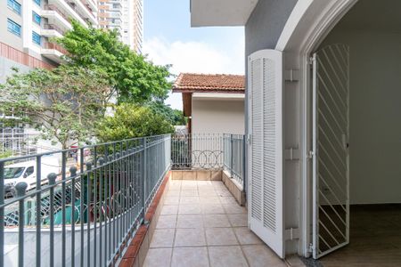 Casa à venda com 190m², 2 quartos e 2 vagasSacada do Quarto 1