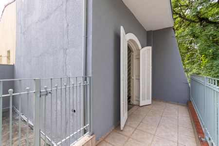 Casa à venda com 190m², 2 quartos e 2 vagasSacada do Quarto 1