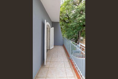 Casa à venda com 190m², 2 quartos e 2 vagasSacada do Quarto 1