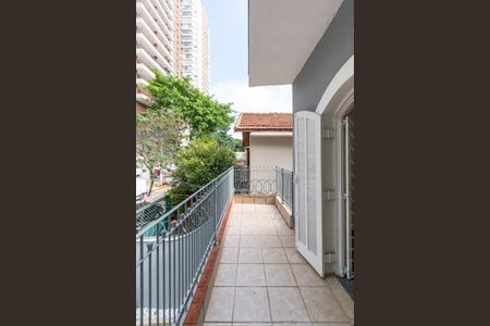 Casa à venda com 190m², 2 quartos e 2 vagasSacada do Quarto 1