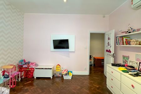 Apartamento à venda com 196m², 4 quartos e 1 vaga Apartamento à venda com 196m², 4 quartos e 1 vagaQuarto 02