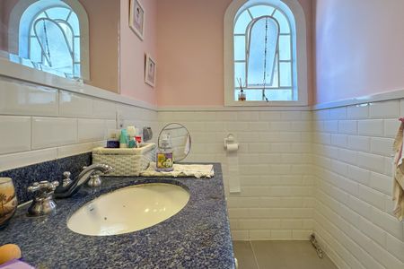 Apartamento à venda com 196m², 4 quartos e 1 vaga Apartamento à venda com 196m², 4 quartos e 1 vagaBanheiro Social