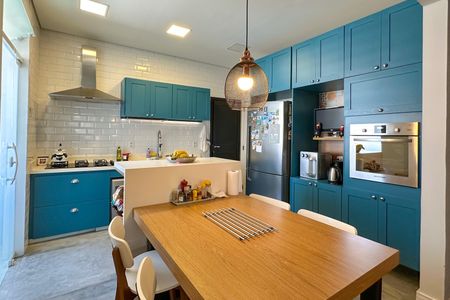 Apartamento à venda com 196m², 4 quartos e 1 vaga Apartamento à venda com 196m², 4 quartos e 1 vagaSala/Cozinha