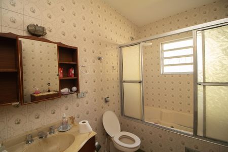 Casa à venda com 250m², 5 quartos e 5 vagasBanheiro 2