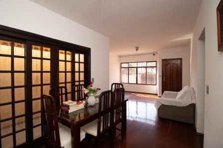 Casa à venda com 250m², 5 quartos e 5 vagasSala