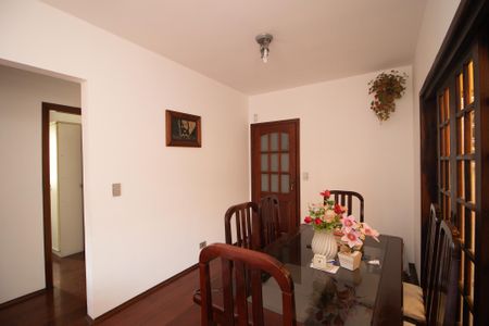 Casa à venda com 250m², 5 quartos e 5 vagasSala