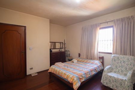 Casa à venda com 250m², 5 quartos e 5 vagasSuite