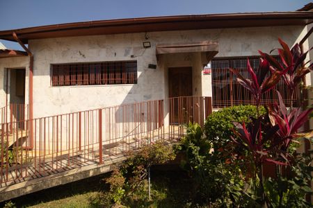 Casa à venda com 250m², 5 quartos e 5 vagasFachada