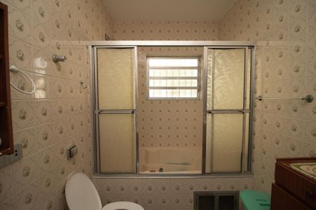 Casa à venda com 250m², 5 quartos e 5 vagasBanheiro 2